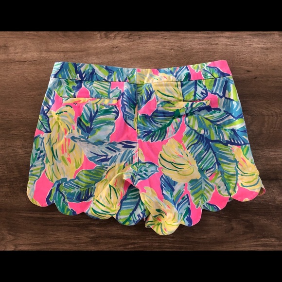 Lilly Pulitzer Scallop Shorts - Picture 2 of 3